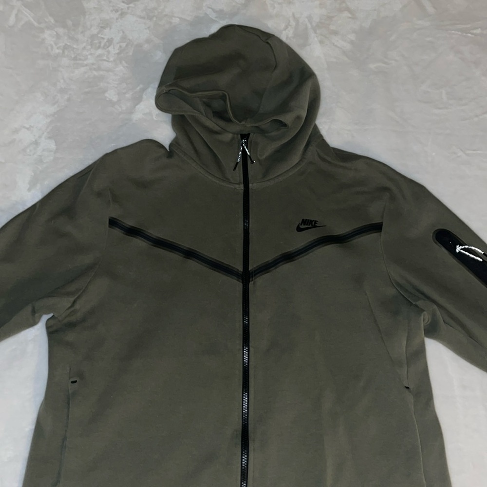 Nike Men’s Tech Zip Up Hooded Jacket (Olive Green) - Men’s XL